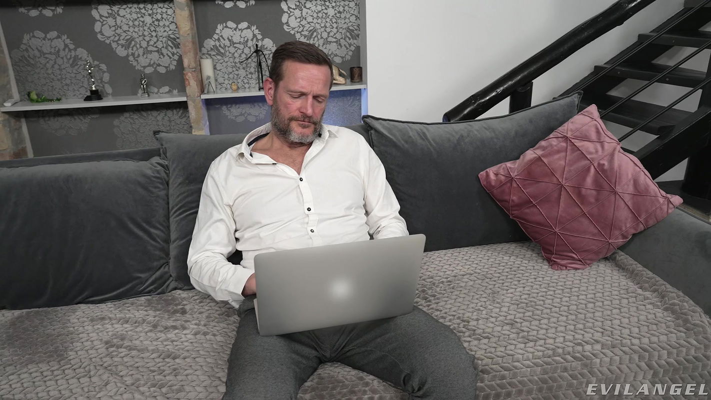 Evil Angel with Anna de Ville in Anna de Ville Squirting, Gaping Beauty