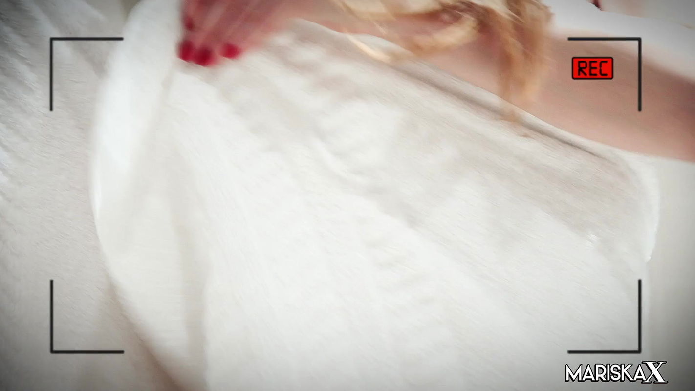 Mariska X with Hanna Shaw in Couch Fuck Fest