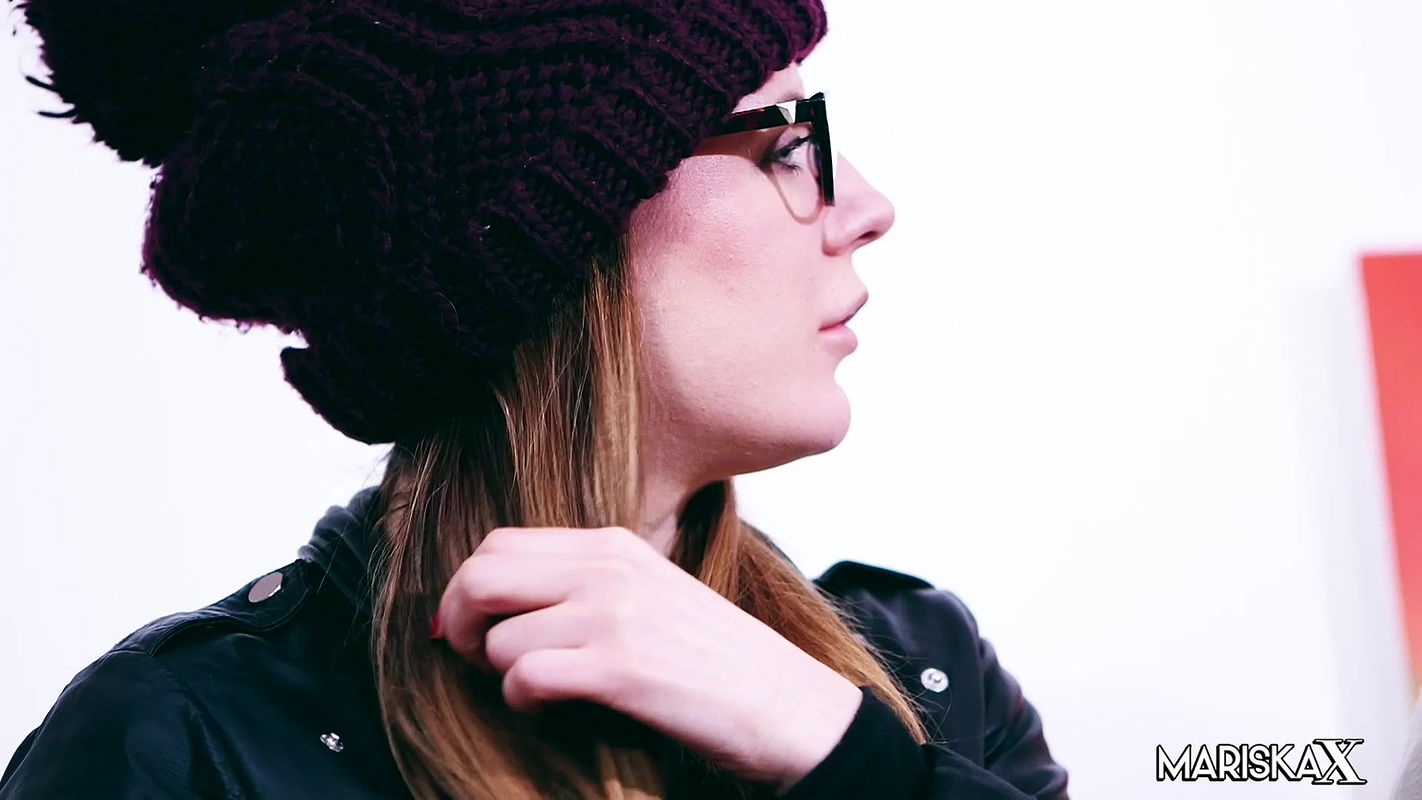 Mariska X with Hanna Shaw in Couch Fuck Fest