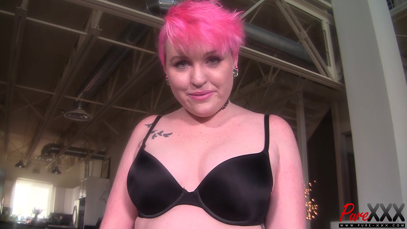 Pure-XXX.25.12.18.Miley.May.XXX.1080p.MP4-MaMi