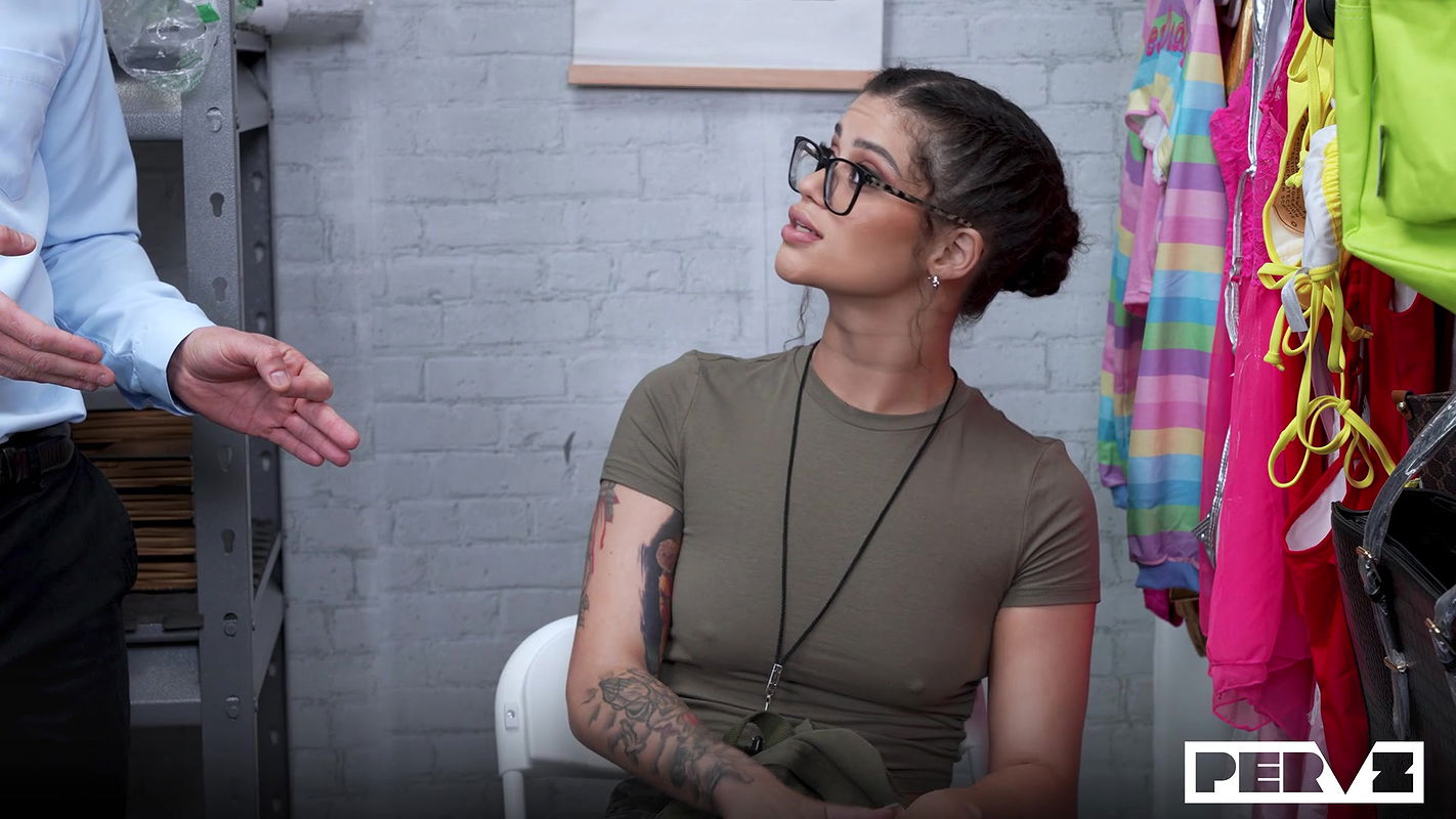 Shoplyfter.25.12.20.Remy.Woods.XXX.1080p.MP4-WRB