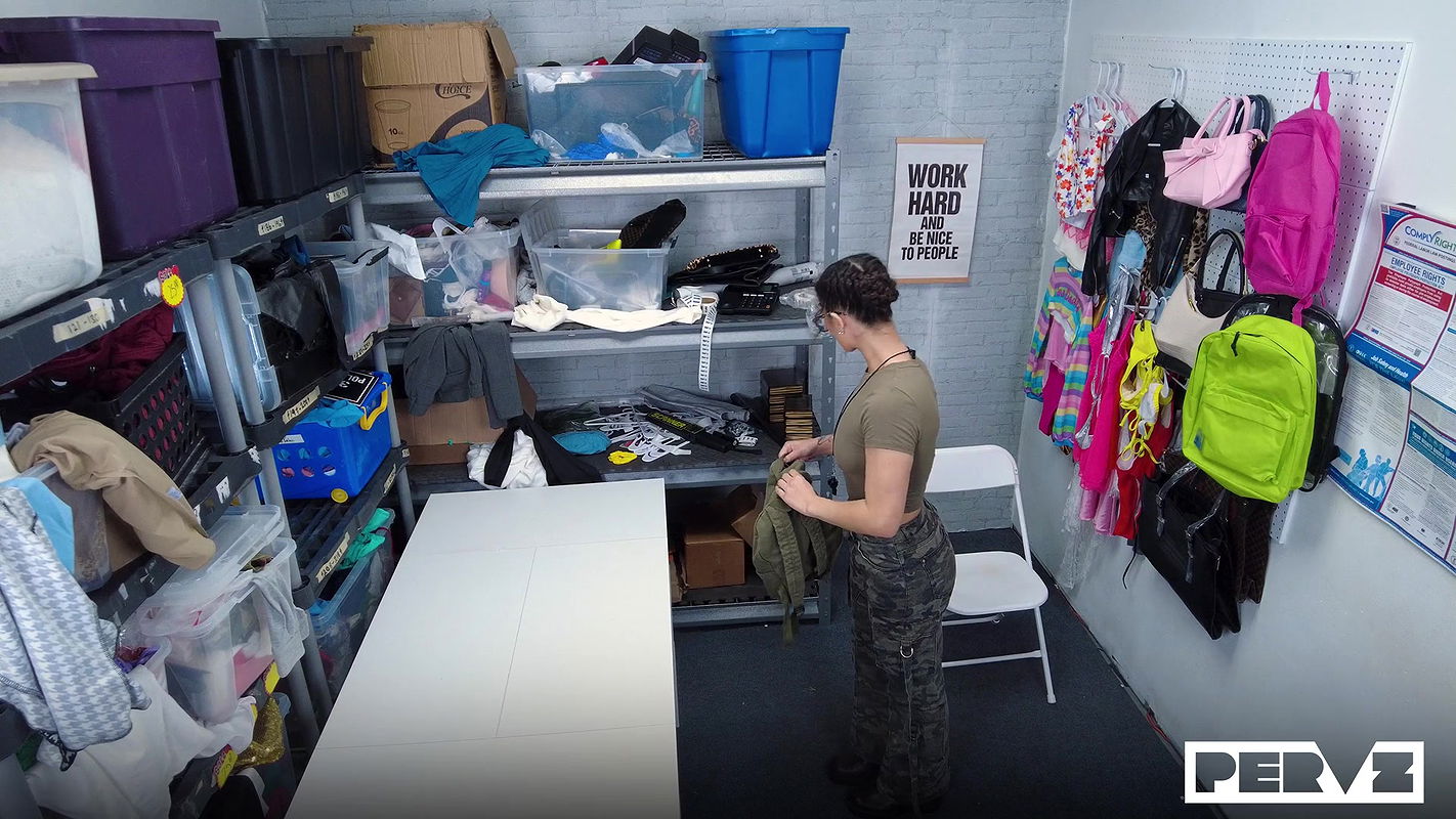 Shoplyfter.25.12.20.Remy.Woods.XXX.1080p.MP4-WRB