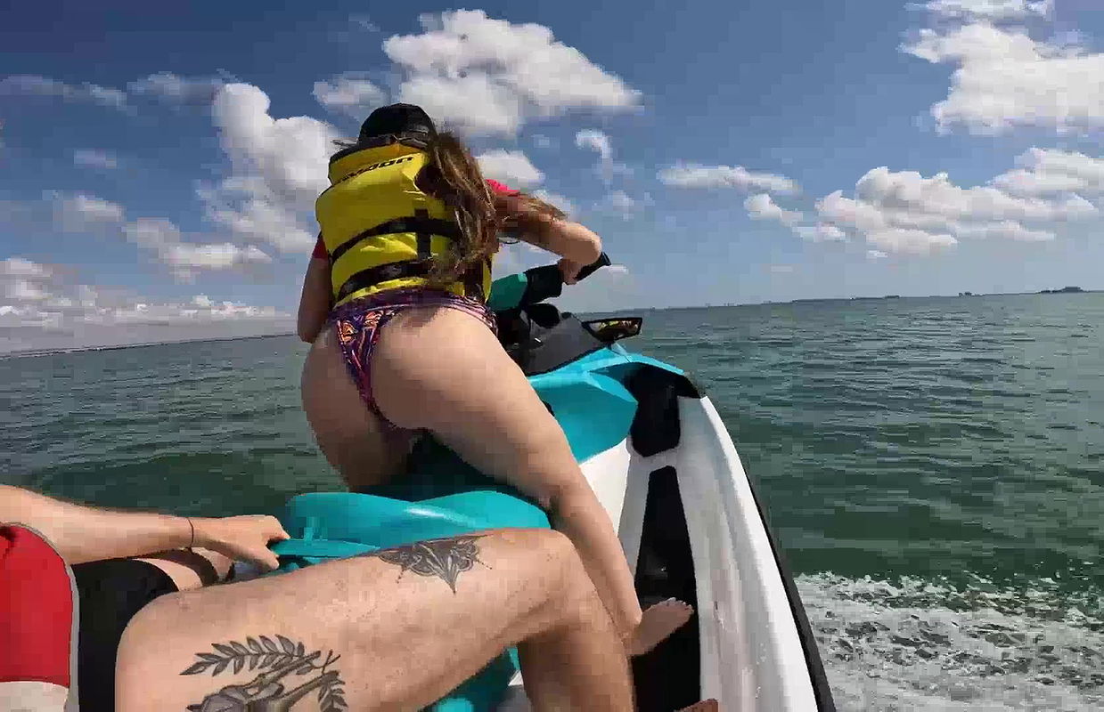 Adelina is smoking More 120s cigarette at home 4k video resolution_2c860ba9