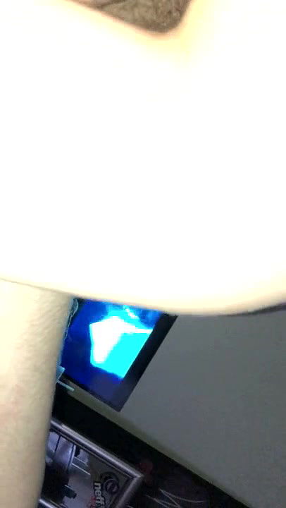 Break from home office to masturbate with her toy and piss before a video call with her boss_42fad07d