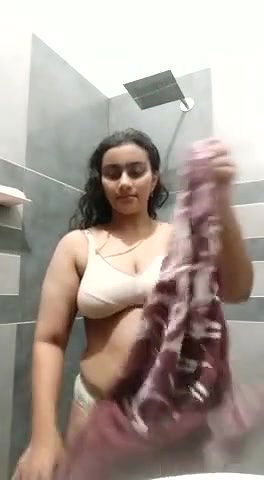 Hot Desi Girl Leaked Clip