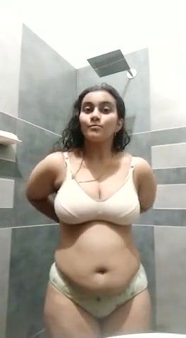 Hot Desi Girl Leaked Clip