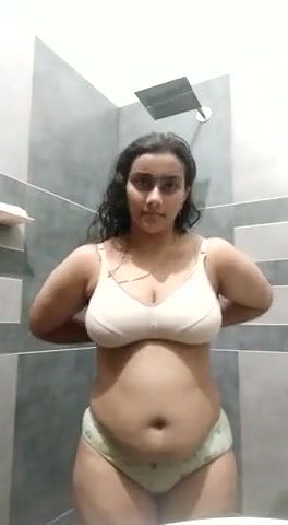 Hot Desi Girl Leaked Clip