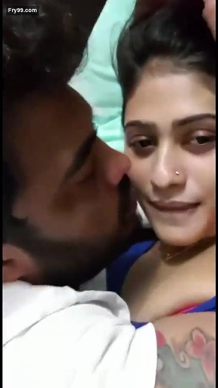 Desi lover kissing video