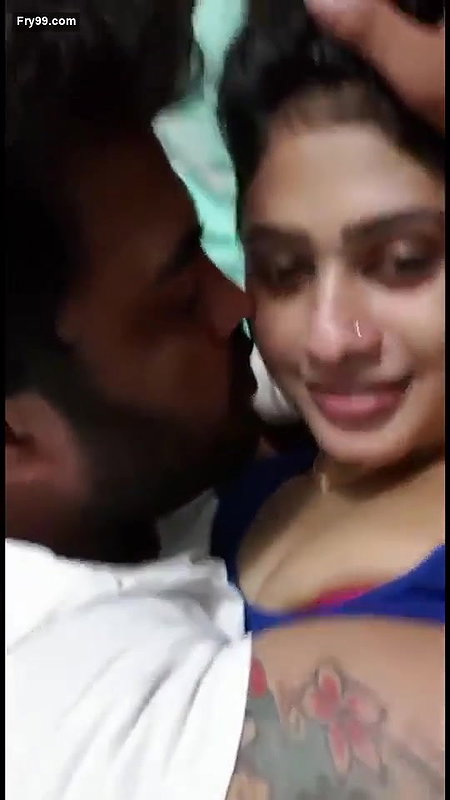 Desi lover kissing video