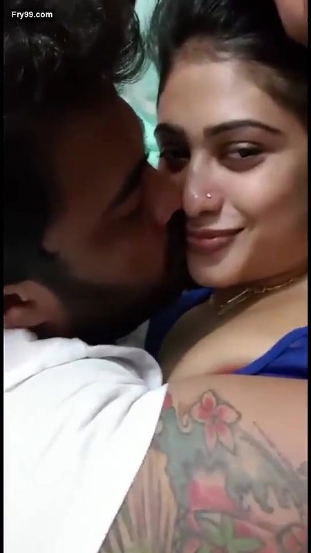 Desi lover kissing video