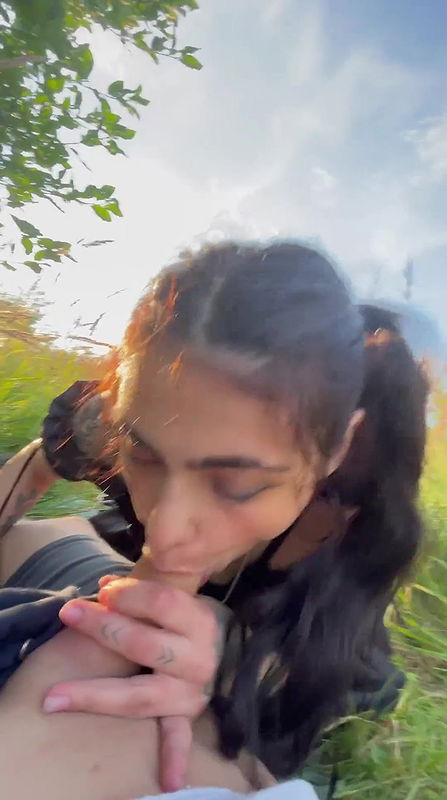 Horny bi bbw milf home alone plays with herself_37e0e740