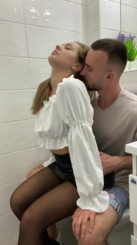 Its so horny when I come home from school that I masturbate until I squirt_d441c142