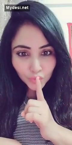 Actress-Rajsi-Verma-showing-her-sexy-boobs-and-shaking