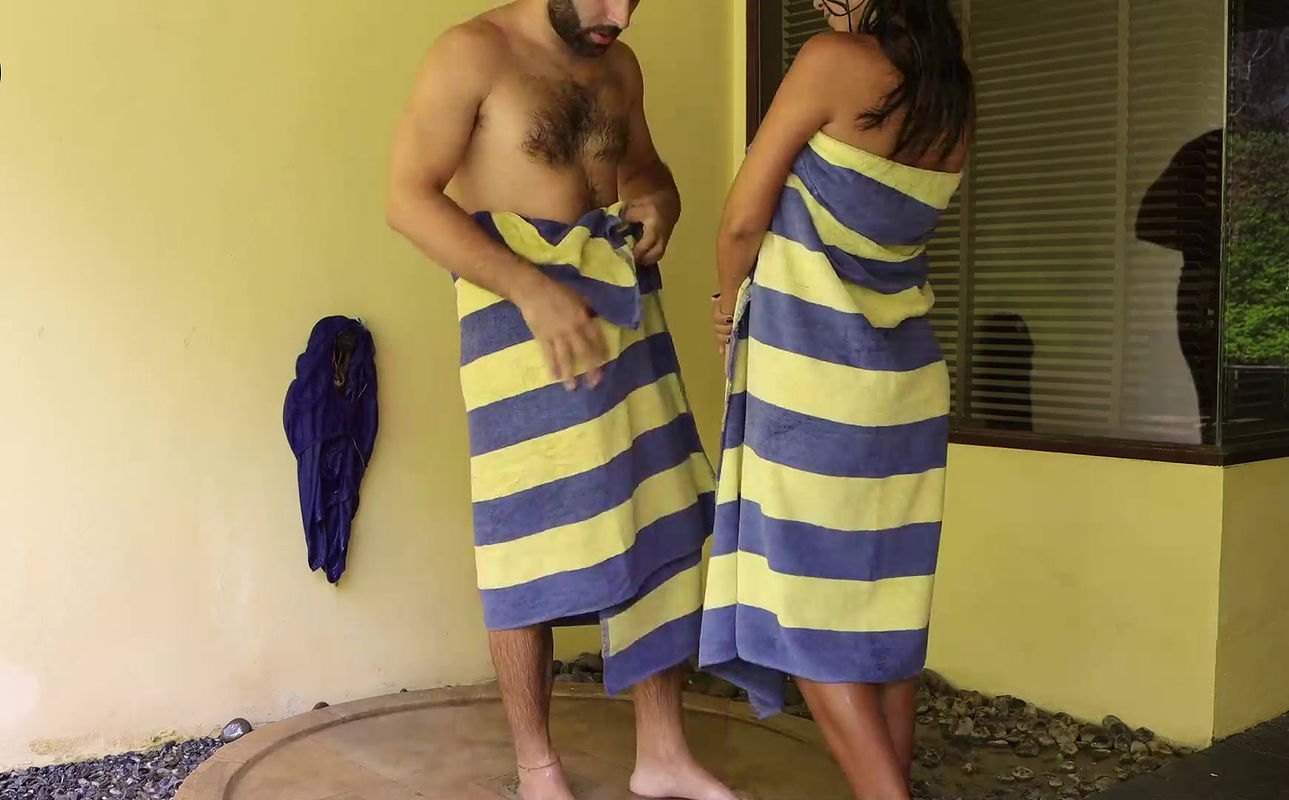 Patrol agent Black Male squatting in home gets our milf officers squatting on his face_77db0f01