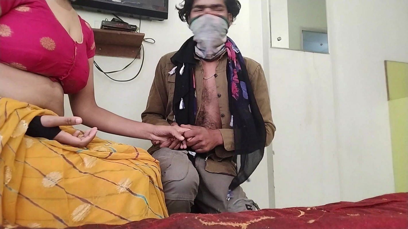 Indian bhabhi agonizing pussy fuck with tv electrician in clear hindi voice