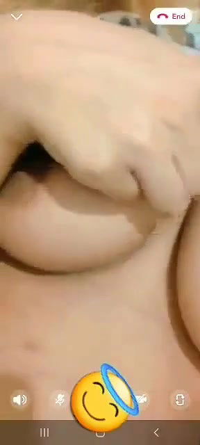 Paki girl showing boobs on video call