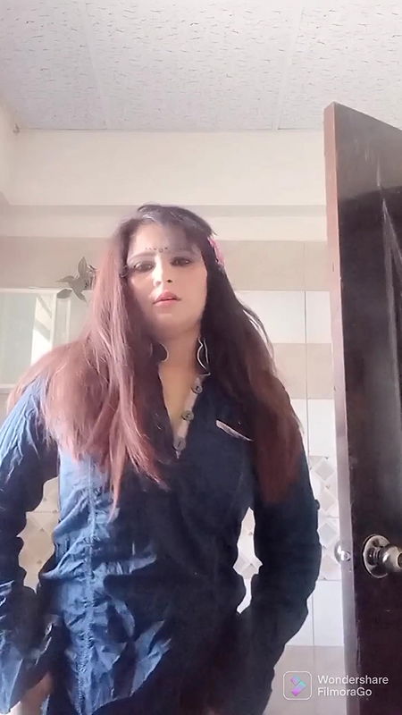 Paki Hot Bhabhi Leaking on Video Chat