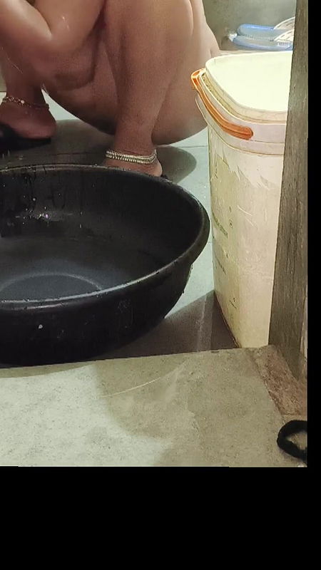 Kavita Bhabhi Hot Video Kavita Bhabhi Hot Bathroom Bathing Video Indian Hindi Bathing Video