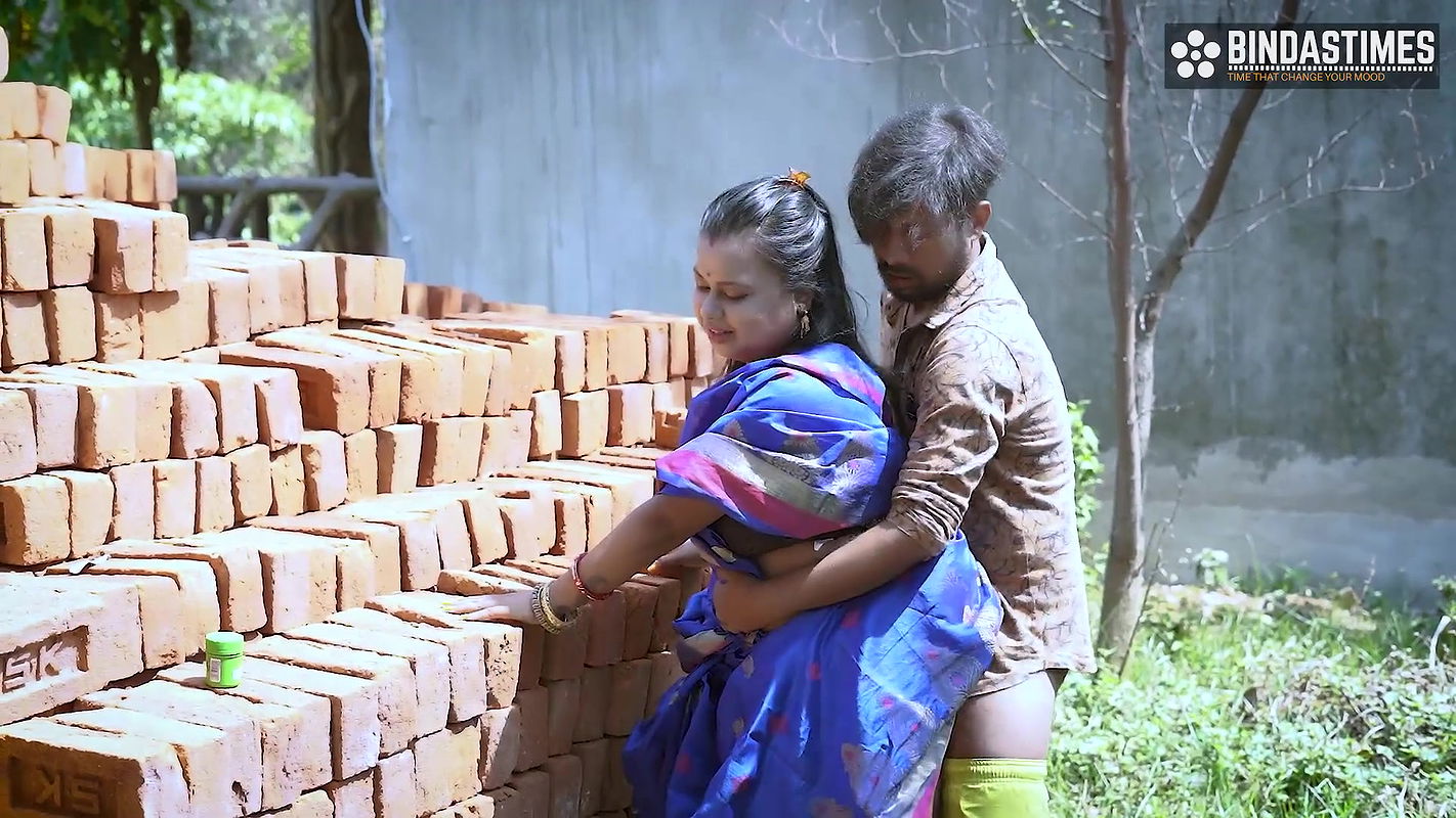 Pados Ki Big Milf Bhabhiji ke sathe Dosto ne liya Sex Ka Maja ( Hindi Audio )