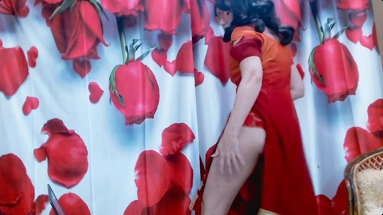 Kinky Cutie Seduces in Sexy Red Dress Webcam