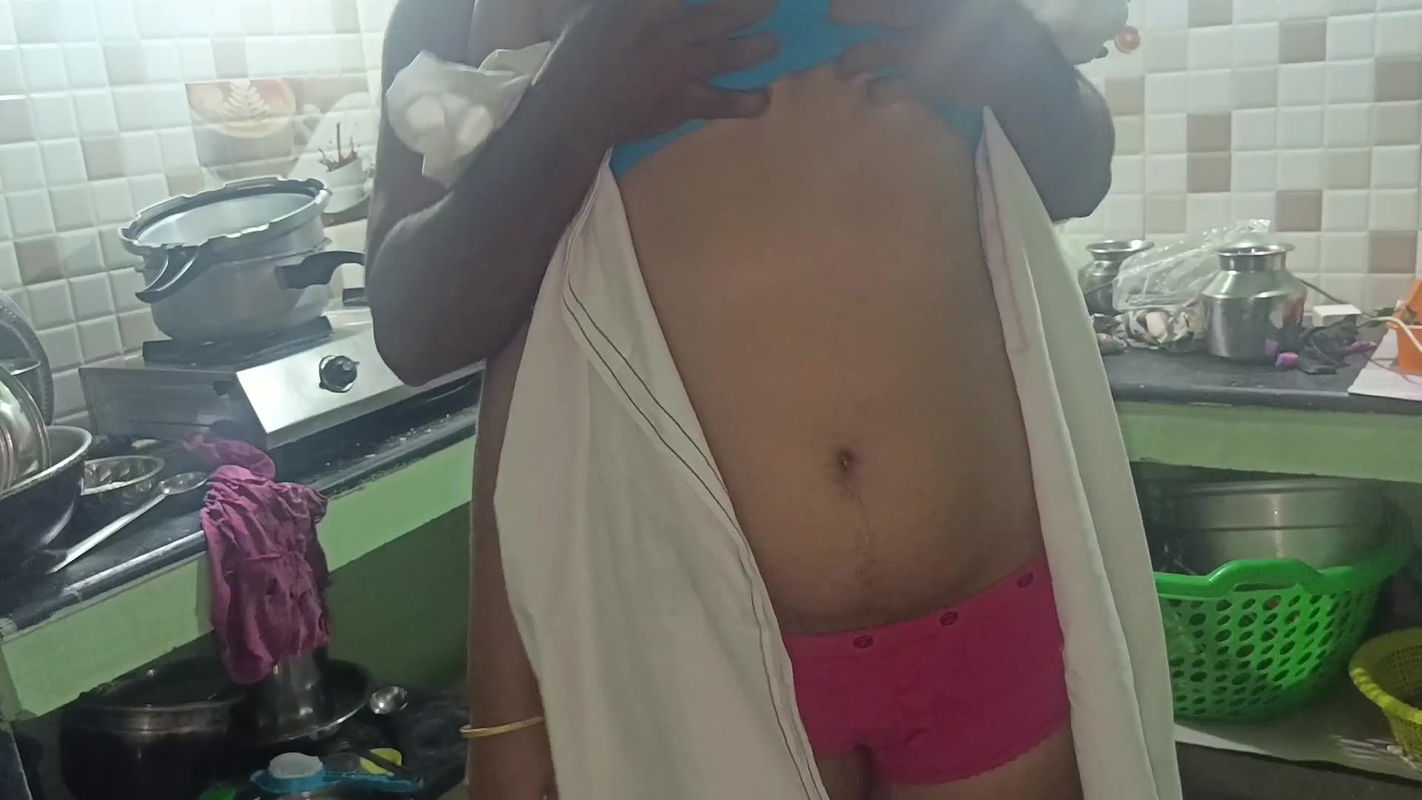 Kitchen Romance with House Maid When Wife Not There in Home