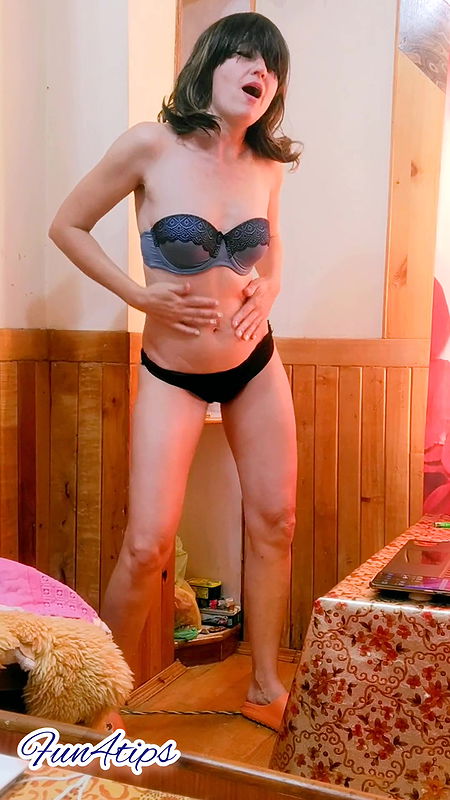 She Knows How to Make You Cum – Striptease.