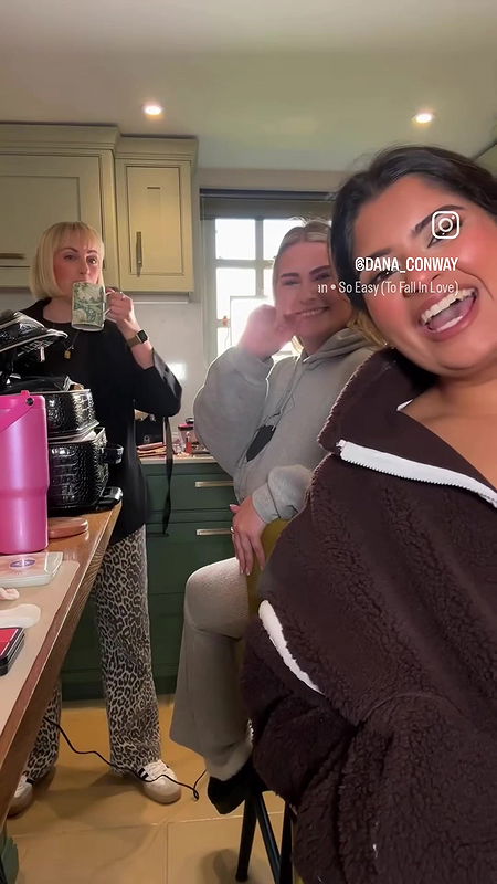 nri desi huge curvy ass,boob, navel 22