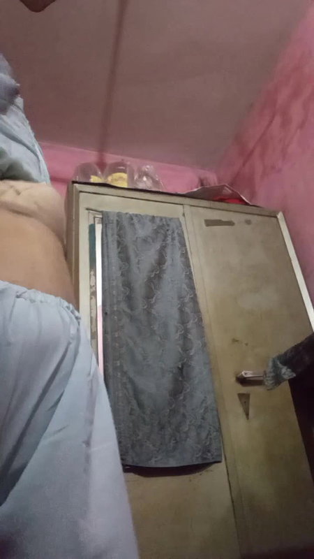 Desi girlfriend enjoying and stripping fully nude2