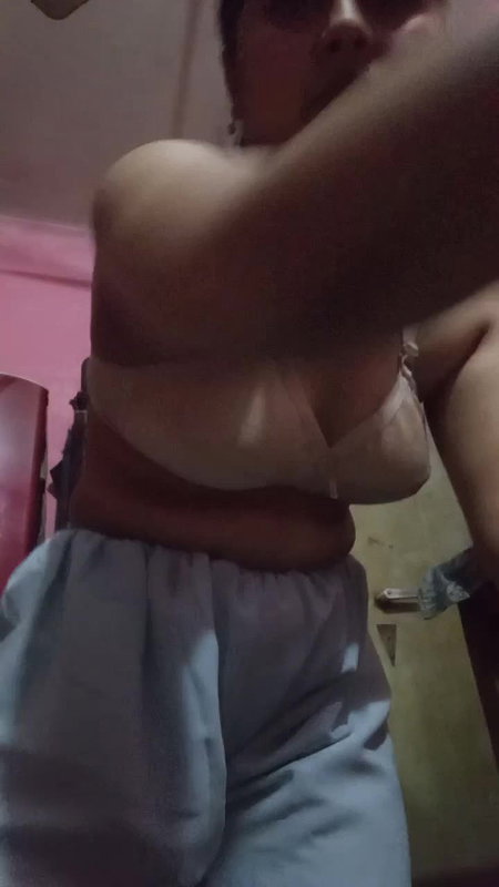 Desi girlfriend enjoying and stripping fully nude2