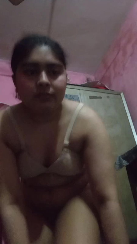 Desi girlfriend enjoying and stripping fully nude2