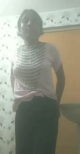 Desi village girl showing her big ass fully nude2