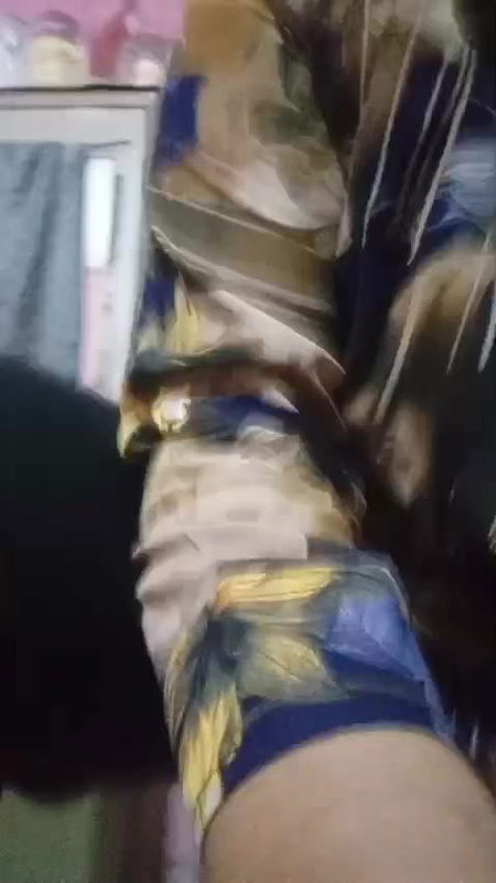 Desi girlfriend fingering and showing her big ass2