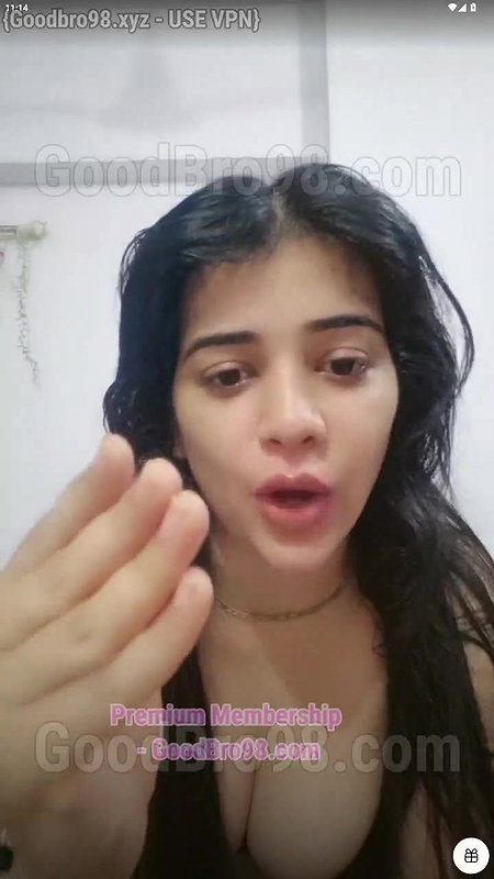 Kritika Kapoor Teasing Live 32