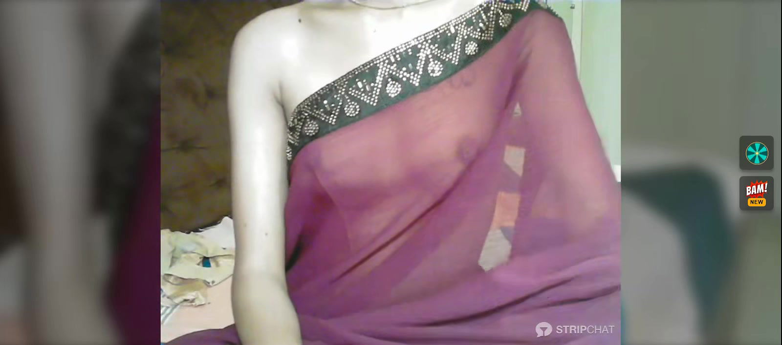 Desi Wife in Saree without blouse shows boobs 22