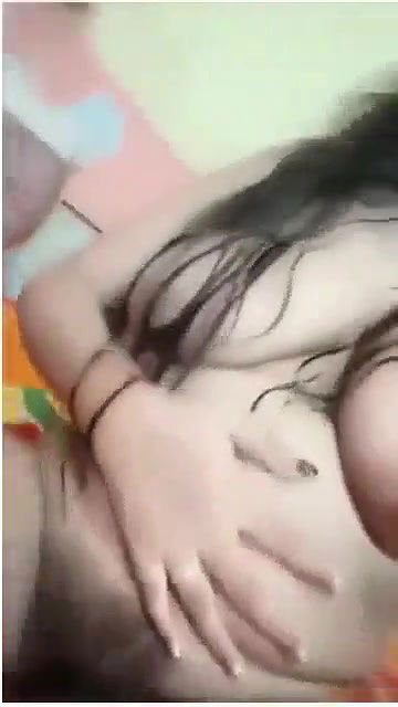 Sexy Girl Shows her Nude Body