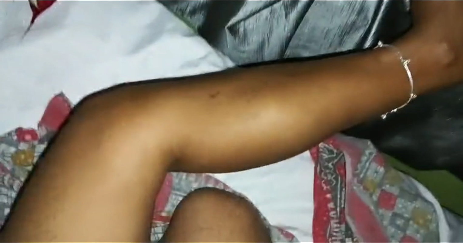 Indian Desi Aunty Rasleen Hot Sex at midnight inside her tight pussy and creampied2