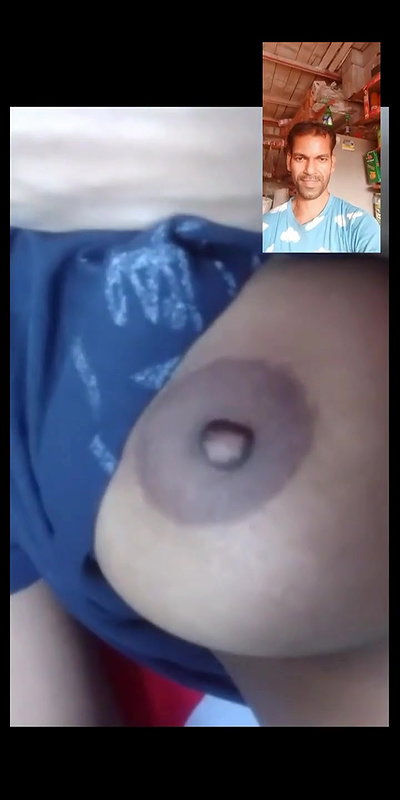 Cute Desi Girl Shows her Boobs