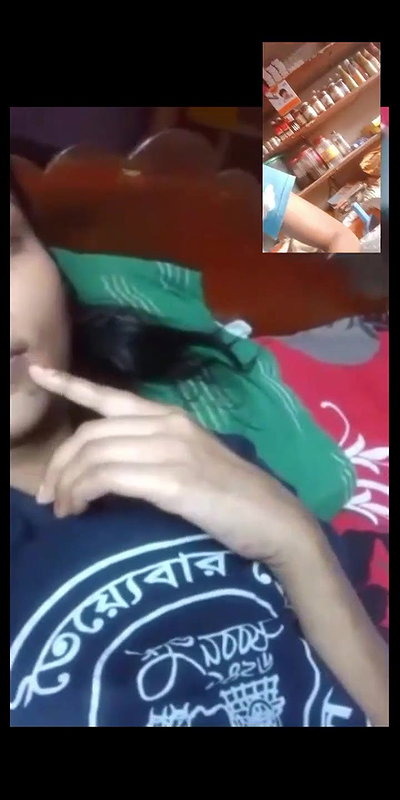 Cute Desi Girl Shows her Boobs