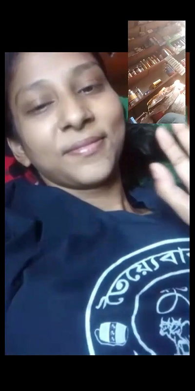 Cute Desi Girl Shows her Boobs
