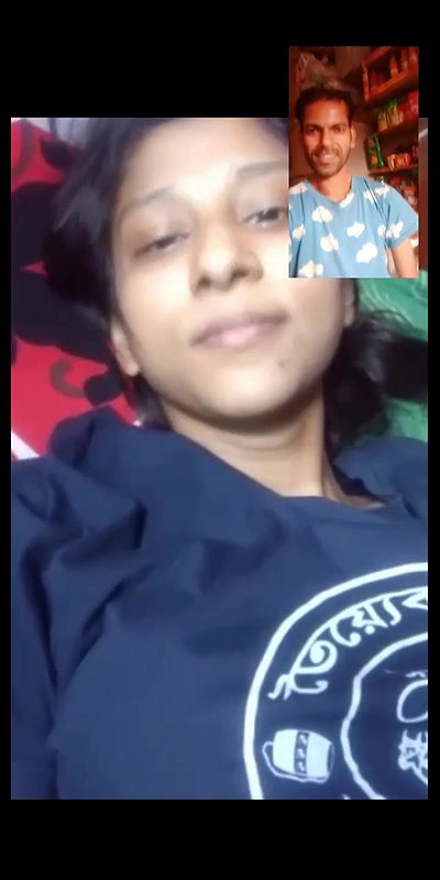 Cute Desi Girl Shows her Boobs