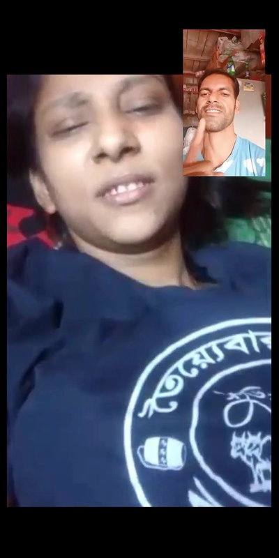 Cute Desi Girl Shows her Boobs