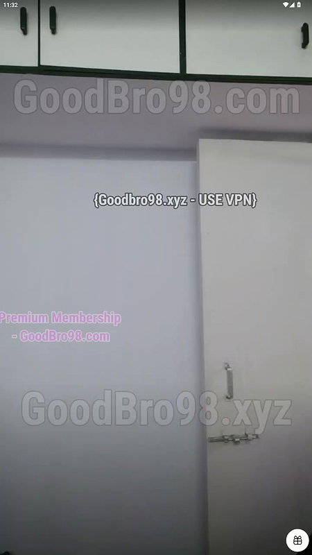 Kritika Kapoor Teasing Live2