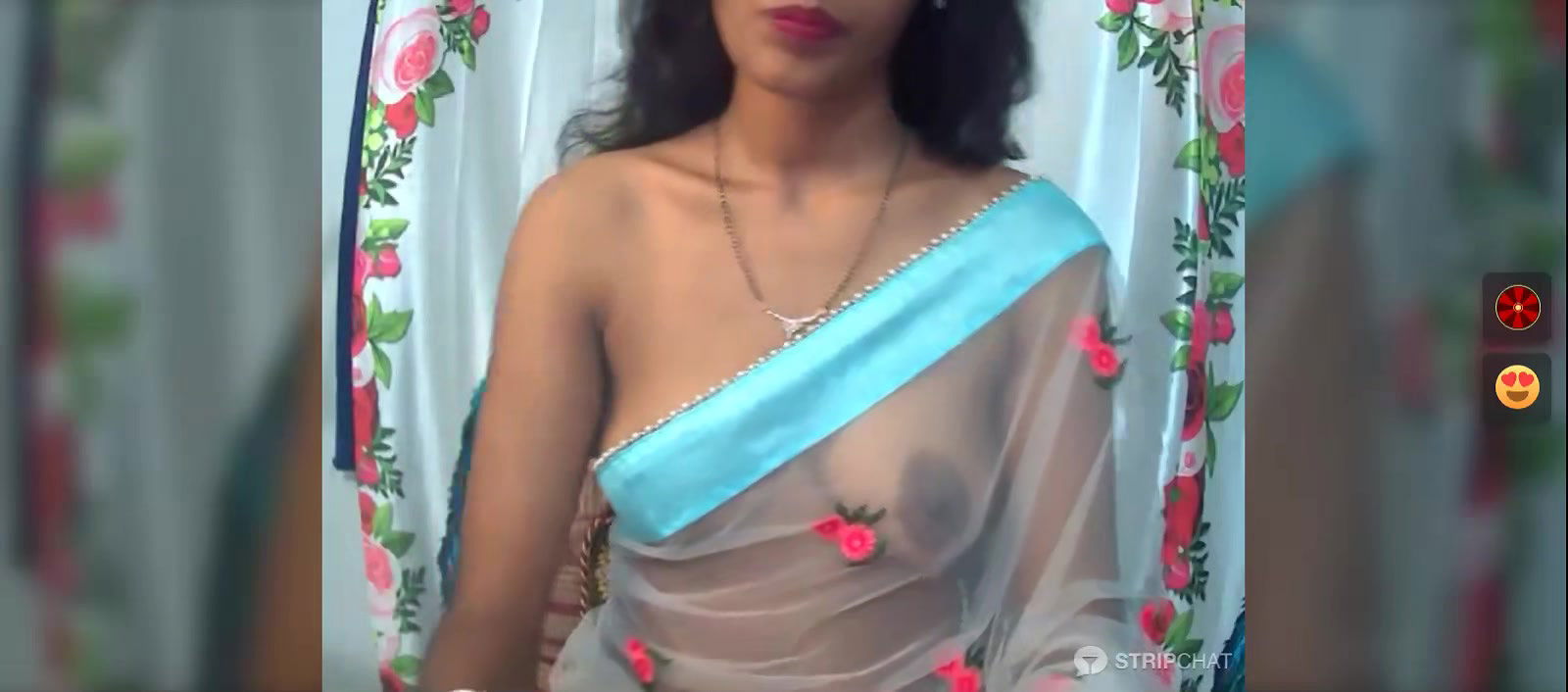 Desi Wife in Saree without blouse shows boobs2