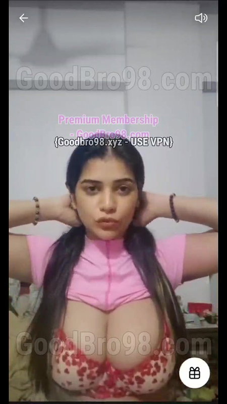 Kritika Kapoor Teasing Live 22