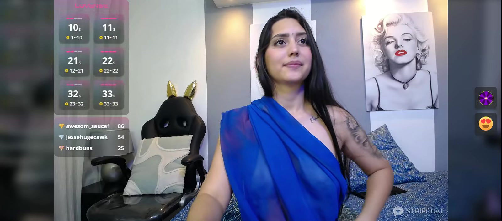 Beautiful Babe in saree without blouse showing boobs 22