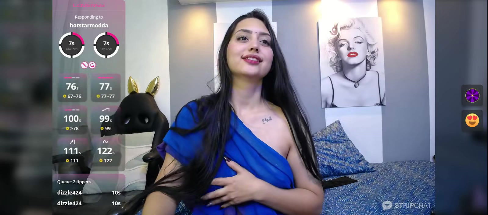 Beautiful Babe in saree without blouse showing boobs 22