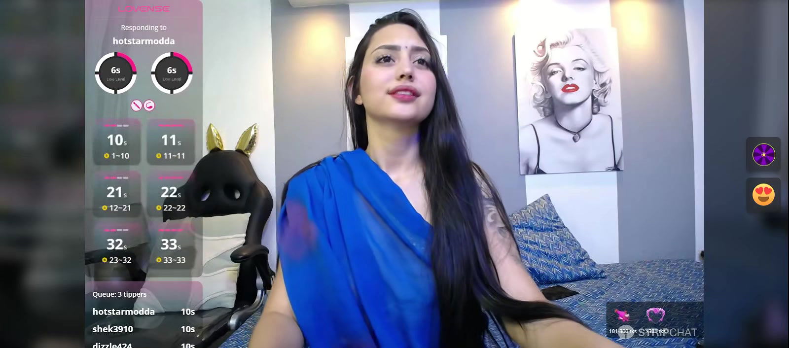 Beautiful Babe in saree without blouse showing boobs 22