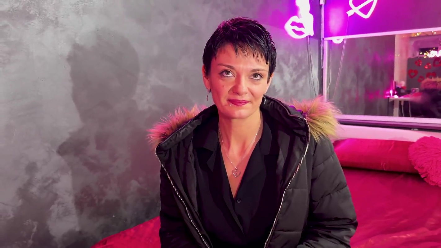 Jacquie Et Michel TV with Angel in Angel, 30 years old, has an incredibly open mind!