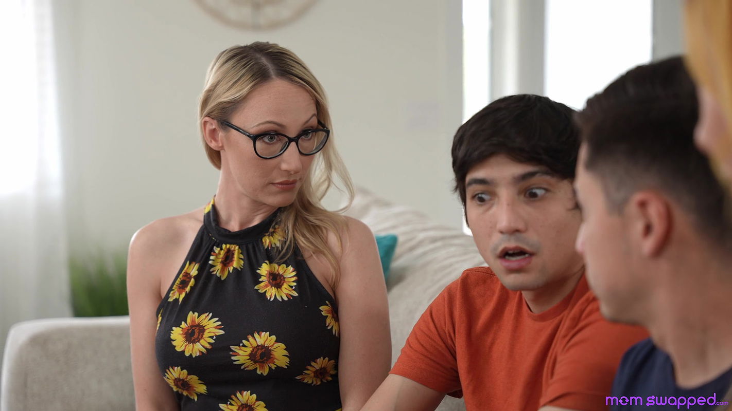 Mom Swapped with Crystal Clark & Lauren Phillips in Taking Turns On Stepmom – S2_E2