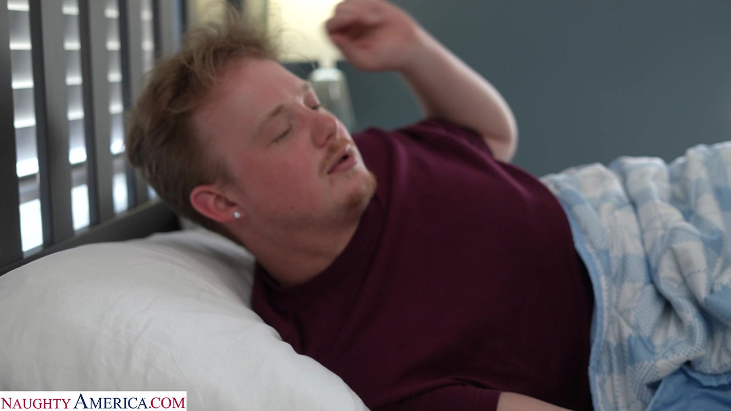 My Friend’s Hot Mom with Nikita Reznikova in Big Tit MILF Nikita Reznikova feeds Jimmy strawberries, he feeds her cock